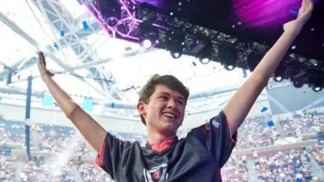 కంప్యూటర్ గేమ్ 'ఫోర్ట్‌నైట్'లో విజయం సాధించిన అమెరికా యువకుడు కైలీ గీర్స్‌డార్ఫ్