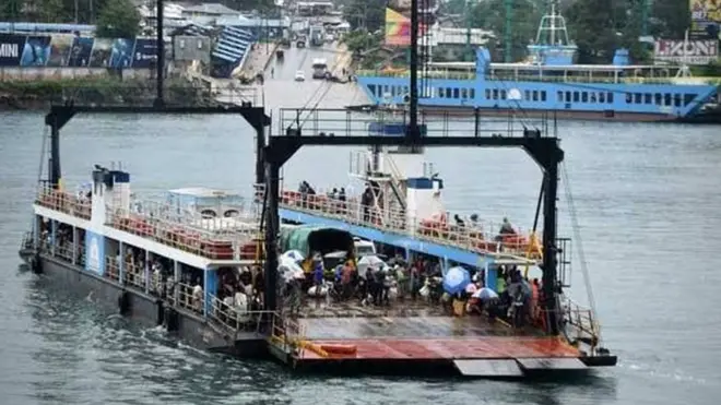 የሰውና የእቃ ማሻገሪያ መርከብ