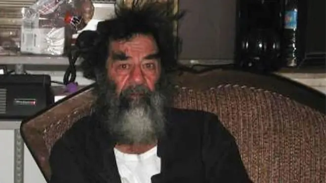 ซัดดัม ฮุสเซน ในห้องสอบสวนหลังถูกจับกุม