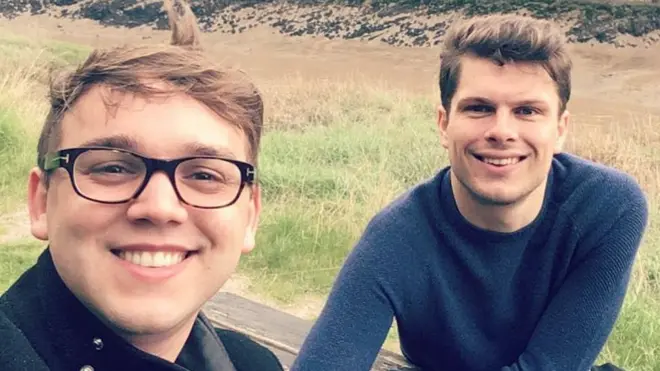 La pareja se conoció poco después de que Max fuera diagnosticado con VIH.