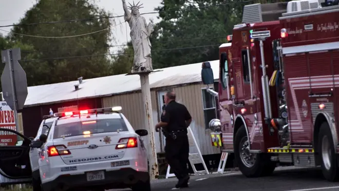 Mais la fumée toxique dégagée risque d'irriter les yeux, la bouche et les poumons de ceux qui la respirent.