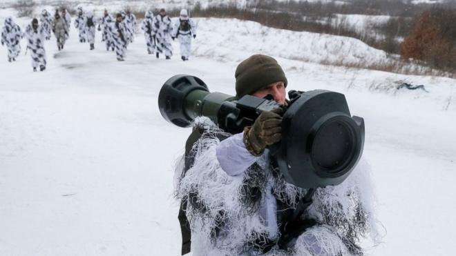 Українські військові тренуються в Яворові з британською зброєю