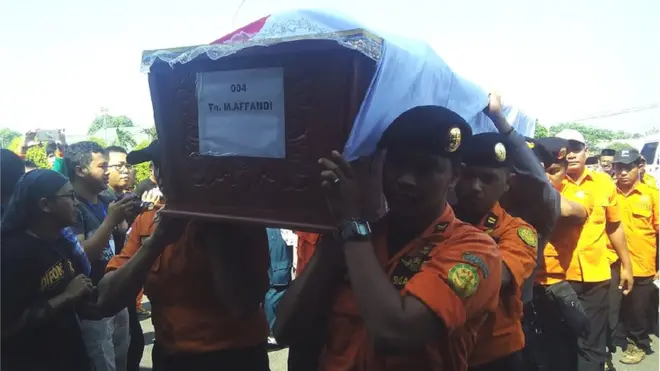Dari delapan jenazah yang menjadi korban helikopter jatuh, empat di antaranya adalah personel Angkatan Laut dan empat lainnya adalah anggota Basarnas.