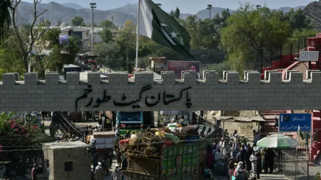 یہ بندش فوری طور پر نافذ العمل ہو گی اور اس کی وجہ سکیورٹی خدشات بتائی گئی ہے۔