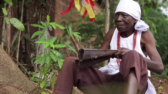 نيجيري"يأمر السماء أن تمطر فتستجيب له"