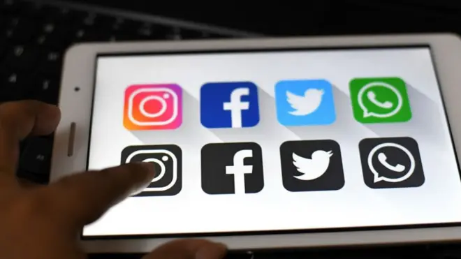 Loogoo Instaagraam, Feesbuukii, Tiwiiterii fi WhatsApp