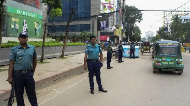 බංග්ලාදේශ රජය විසින් රට පුරා සෝදිසි මෙහෙයුම් දියත්කර තිබියදීය මෙම නවතම ඝාතනය සිදුවී ඇත්තේ