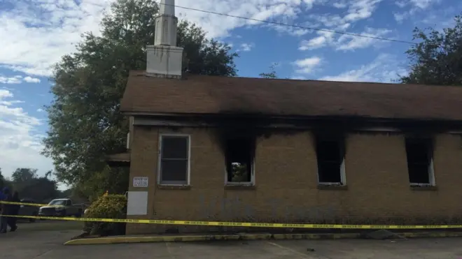 На здании церкви был написан призыв голосовать за Дональда Трампа