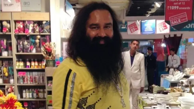 ගුර්මීත් රාම් රහීම් සිං විසි වසරක සිර දඬුවමකට යටත් කරනු ලැබ ඇත.