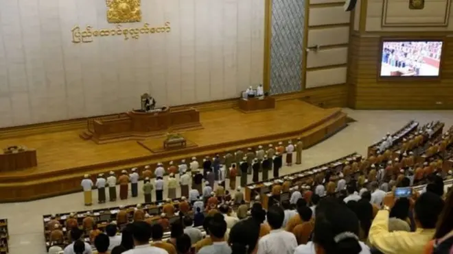 လွှတ်တော်ထဲက မေးခွန်းတွေကို ၀န်ကြီးတွေက လာဖြေရ