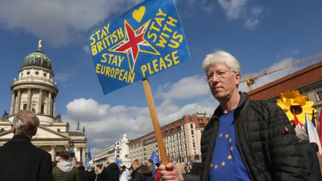 "Британцы, оставайтесь. Пожалуйста". Европейцы хотят жить дружно.