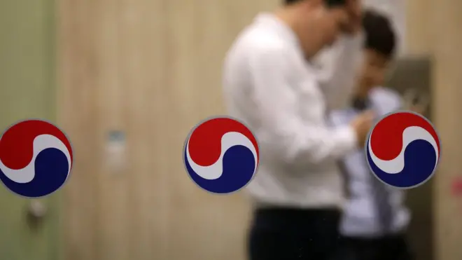 SNS상에서 가장 흔한 반응은 분노와 비판이었다