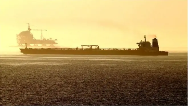 سعودی عرب کی سمندری حدود کے قریب ایرانی ٹینکر میں دھماکے کا واقعہ ایسے حالات میں پیش آیا ہے جب دونوں ممالک کے تعلقات کشیدہ ہیں