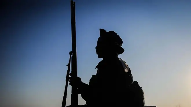 Local hunter for Cameroon - Nigeria border wey dey fight Boko Haram