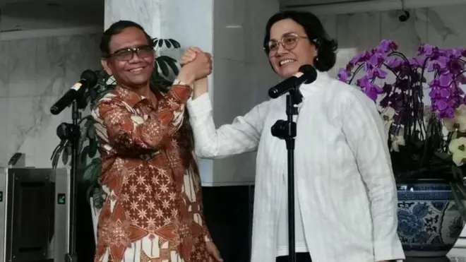 Menteri Keuangan Sri Mulyani Indrawati bertemu Menko Polhukam Mahfud Md di Kementerian Keuangan, Sabtu (11/03).