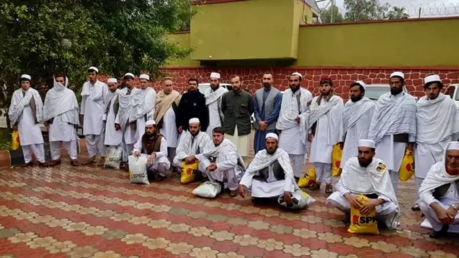 په لغمان کې د طالبانو له خوا د بندیانو خوشې شوې ډله