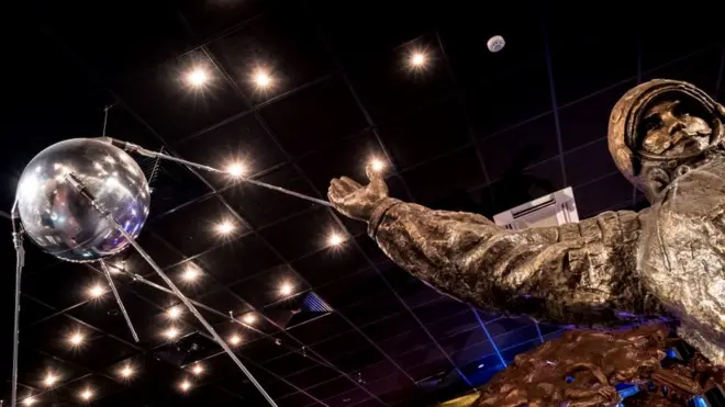 Запуск первого спутника дал старт космической эре. С тех пор в космосе не изменилось почти ничего, а в космонавтике - очень многое...