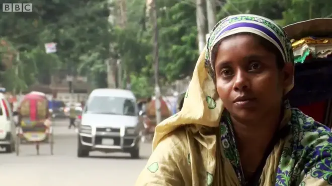 မသန်စွမ်း အမျိုးသမီး ဆိုက္ကားမောင်းသူ