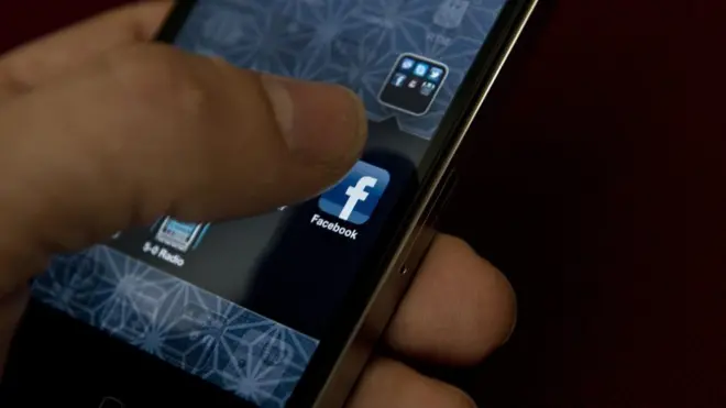 Layanan Facebook Live -yang diperkenalkan akhir tahun 2015 lalu.