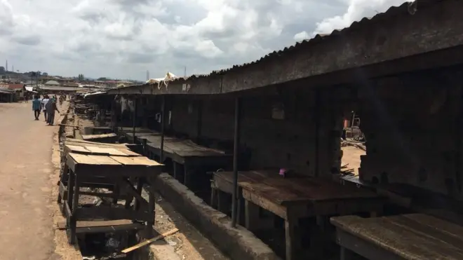 Bodiga market na di largest food market for south west Nigeria.