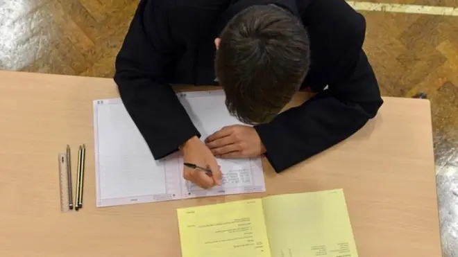 ፈተና ዝሰርሕ ዘሎ ቆልዓ