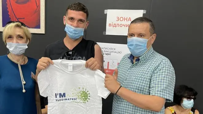 В Одесі кожному сотому вакцинованому видають спеціальну футболку-подарунок