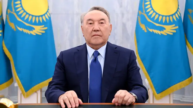 Назарбоев тартибсизликлардан сўнг илк марта кўриниш берди