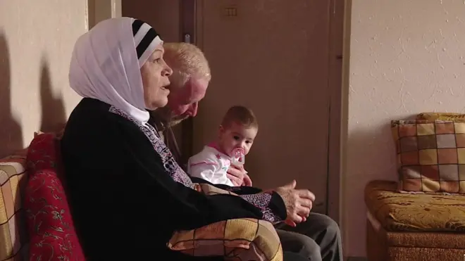 يبلغ عدد اللاجئين السوريين في غزة 1000 شخص. أغلبيتهم من أصول فلسطينية. أتوا إلى القطاع بعد إندلاع الحرب في سوريا.