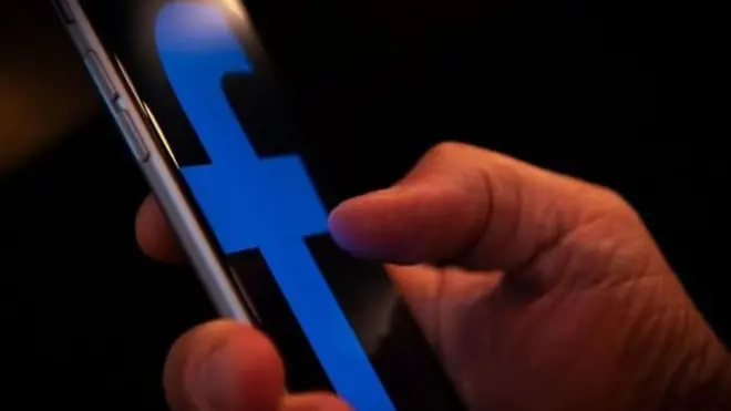 فيسبوك قال إنه لم يعثر على أدلة بجمع بيانات بطريقة غير مناسبة، لكنه سيعلق عمل كريمسون هيكساغون أثناء إجراء تحقيقه