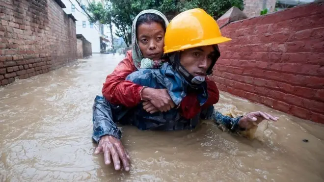 آندھیوں اور طوفانوں نے نیپال، بنگلادیش، انڈیا اور پاکستان کے مختلف علاقوں میں تباہی مچا دی ہے جس میں مالی کے ساتھ کافی جانی نقصان کا سامنا بھی کرنا پڑ رہا ہے۔