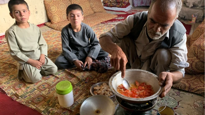 పిల్లలతో హస్మతుల్లా