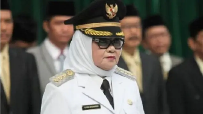 Februari lalu, KPK menetapkan Bupati Subang, Imas Aryumningsih, sebagai tersangka kasus korupsi suap terkait perizinan di lingkungan Pemkab Subang. Pada pilkada 2018, Imas maju sebagai petahana.