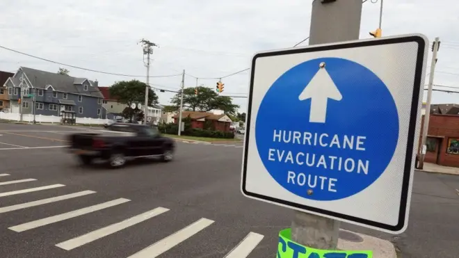 لافتة للإجلاء وقت الزلازل