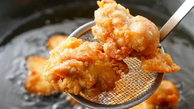 2차 세계대전 후 식량난을 해결하기 위해 닭 요리가 인기를 얻기 시작했다