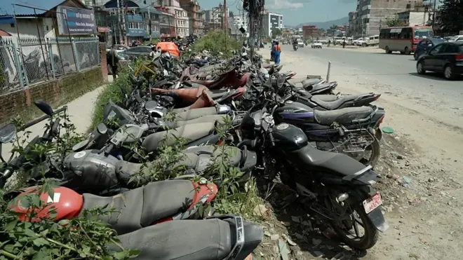 प्रहरी कार्यालयमा किन थुप्रिए सवारीसाधन