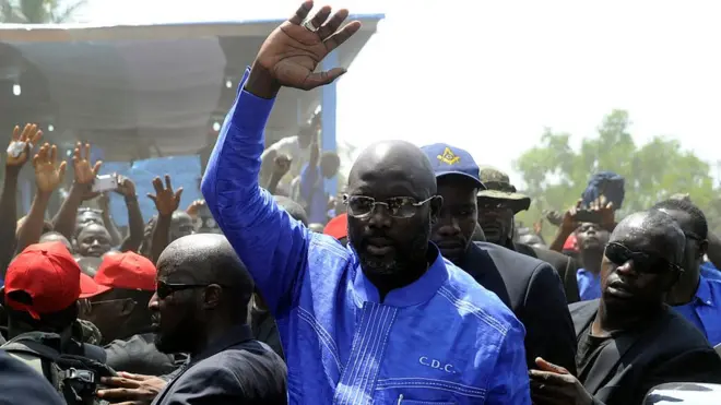 George Weah est en tête selon les résultats partiels annoncés par la commission électorale nationale
