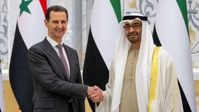 El presidente sirio, Bashar al Assad, junto al presidente de Emiratos Árabes Unidos, Mohamed bin Zayed Al Nahayan, en una visita a Abu Dhabi en marzo de 2023.