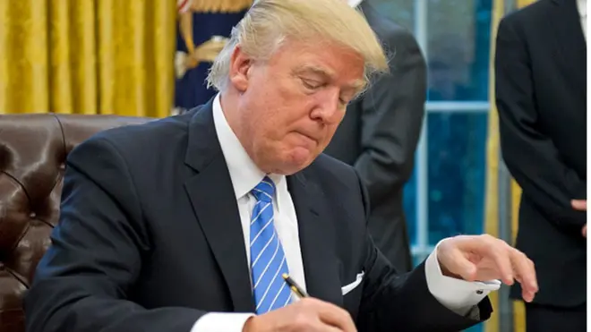 ډونلډ ترمپ له ولسمشر غني سره په ټلیفوني خبرو کې دا ژمنه کړې ده.