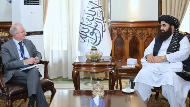 ریچارډ بېنېټ - امیر خان متقي