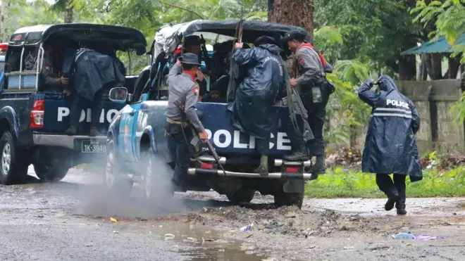 မောင်တောနယ်ခြားစောင့် ရဲတပ်ဖွဲ့ ဌာနချုပ်နဲ့ နီးတဲ့ ဝက်သိုက် ကျေးရွာနားမှာ ပစ်ခတ် တိုက်ခိုက်မှုတွေ ဖြစ်