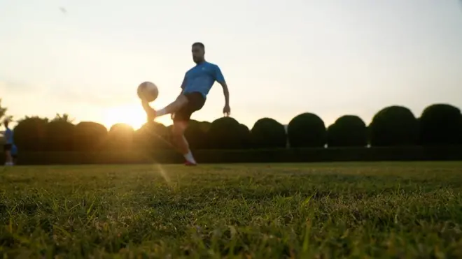 مُنح أربعة لاعبي كرة قدم سوريين، كانوا يعيشون في مخيم الزعتري في الأردن، فرصة العمر عام 2018، عندما اختارتهم منظمة برازيلية من بين 350 لاعبا للانضمام إلى أكاديمية احترافية.