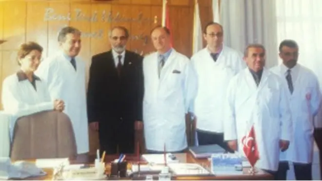 Əbülfəz Elçibəy Ankara xəstəxanasında həkimlərlə