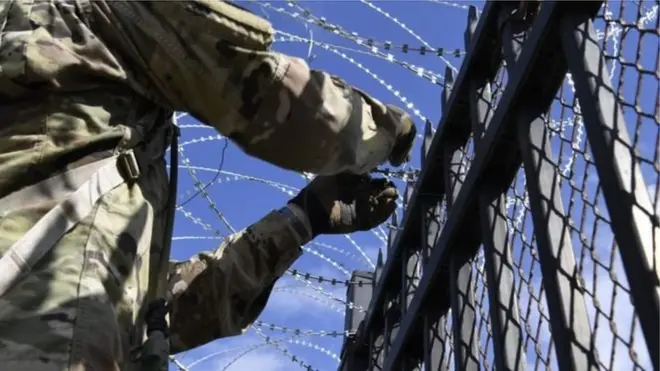 АКШ Мексика менен чек арасында аскерин алты эсе көбөйтөт