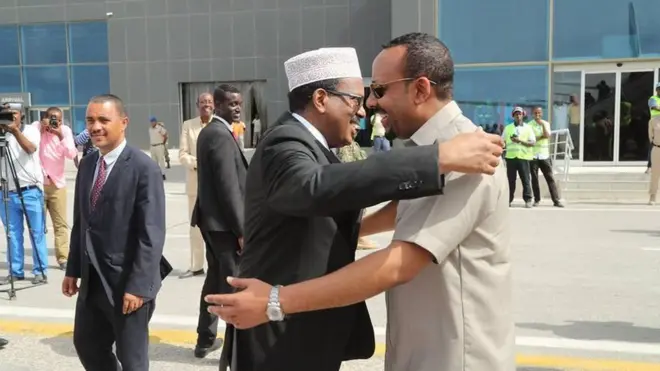 Farmaajo iyo Abiy oo xabadka isku salaamaya