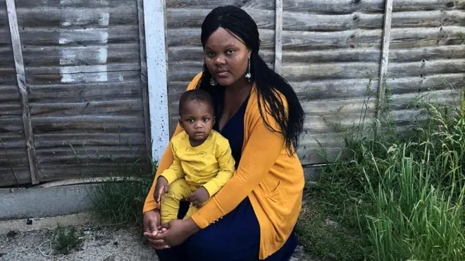 Sarah - bukan nama sebenarnya- melahirkan di Inggris.