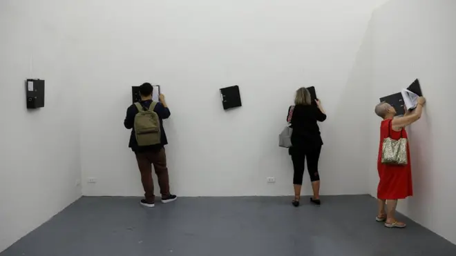 ผลงานของศิลปินซึ่งเป็นผลงานเชิงแนวคิดจะเปิดให้ผู้ชมตีความได้เอง