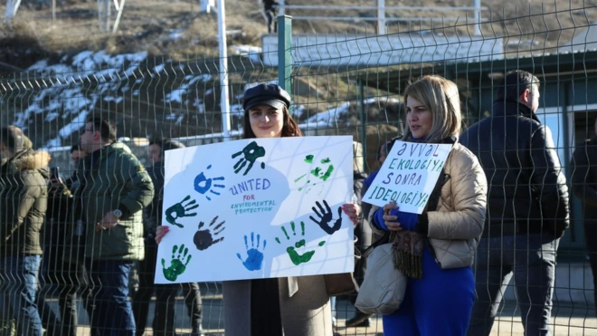 Şuşa yaxınlığında etiraz edən azərbaycanlı fəallar