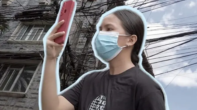 ينشر لاعبو "تيكون" صورًا لأغطية البالوعات المفقودة أو الأسلاك الكهربائية المتشابكة على التطبيق ويكسبون المال في صورة عملة مشفرة.