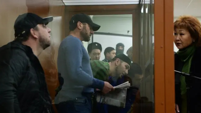 На скамье подсудимых пять человек, вину не признает никто