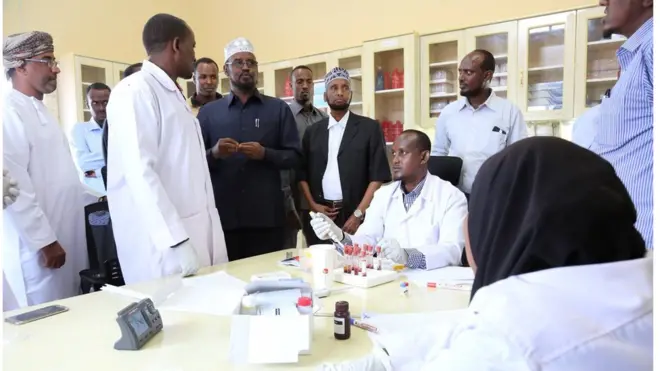 Sheeybaar casri ah ayaa ku dhexyaala maxjarka